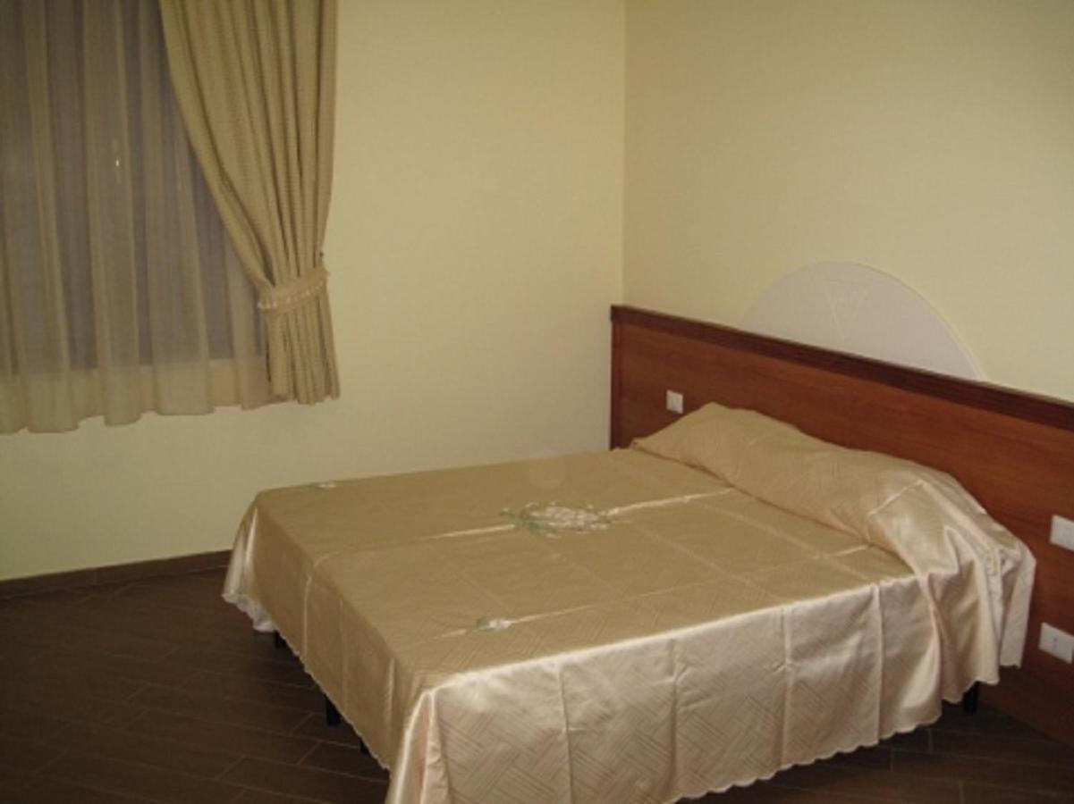 Residence Le Ginestre Авецано Екстериор снимка