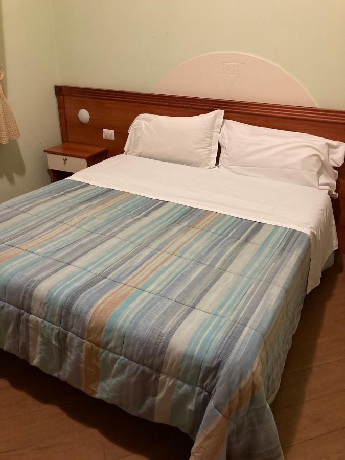 Residence Le Ginestre Авецано Екстериор снимка