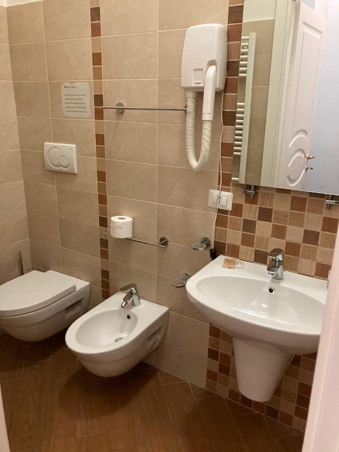 Residence Le Ginestre Авецано Екстериор снимка