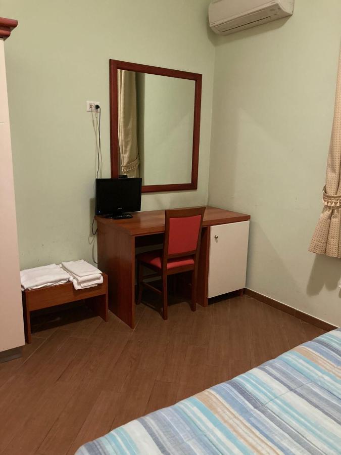 Residence Le Ginestre Авецано Екстериор снимка