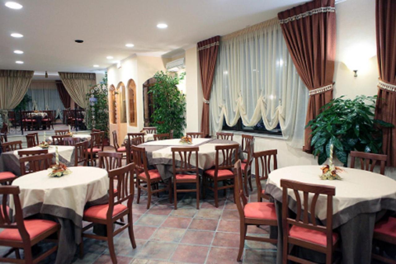 Residence Le Ginestre Авецано Екстериор снимка